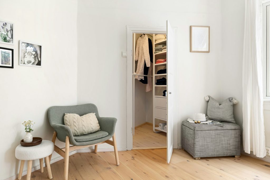 Bedroom closet and storage bench for home organization
